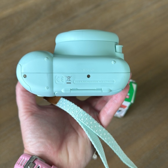 Fujifilm Instax Mini 9 Instant Camera (Ice Blue) with Instax Mini Film Pack - Picture 7 of 9